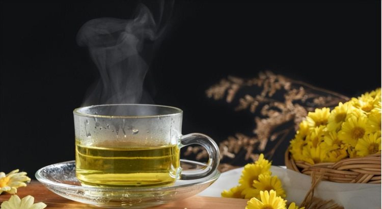 出伏后，喝菊花茶有讲究，这3种“黄金搭配”快收藏，清爽又解腻